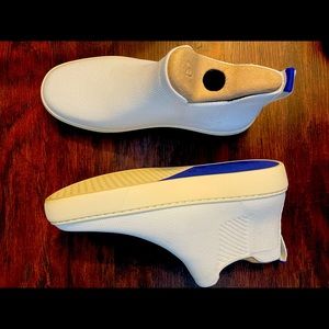 Brand new never worn size 7 Rothys white Chelsea sneaker